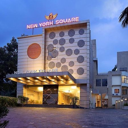 Hotel New York Square Kottayam Bagian luar foto