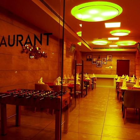 Hotel New York Square Kottayam Bagian luar foto