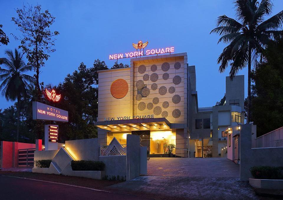 Hotel New York Square Kottayam Bagian luar foto