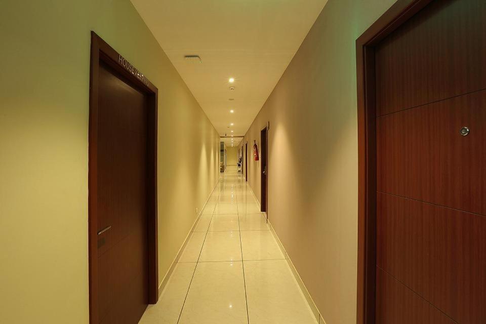 Hotel New York Square Kottayam Bagian luar foto