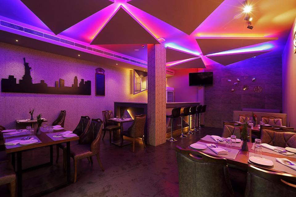 Hotel New York Square Kottayam Bagian luar foto