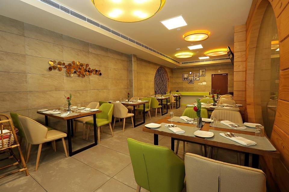 Hotel New York Square Kottayam Bagian luar foto