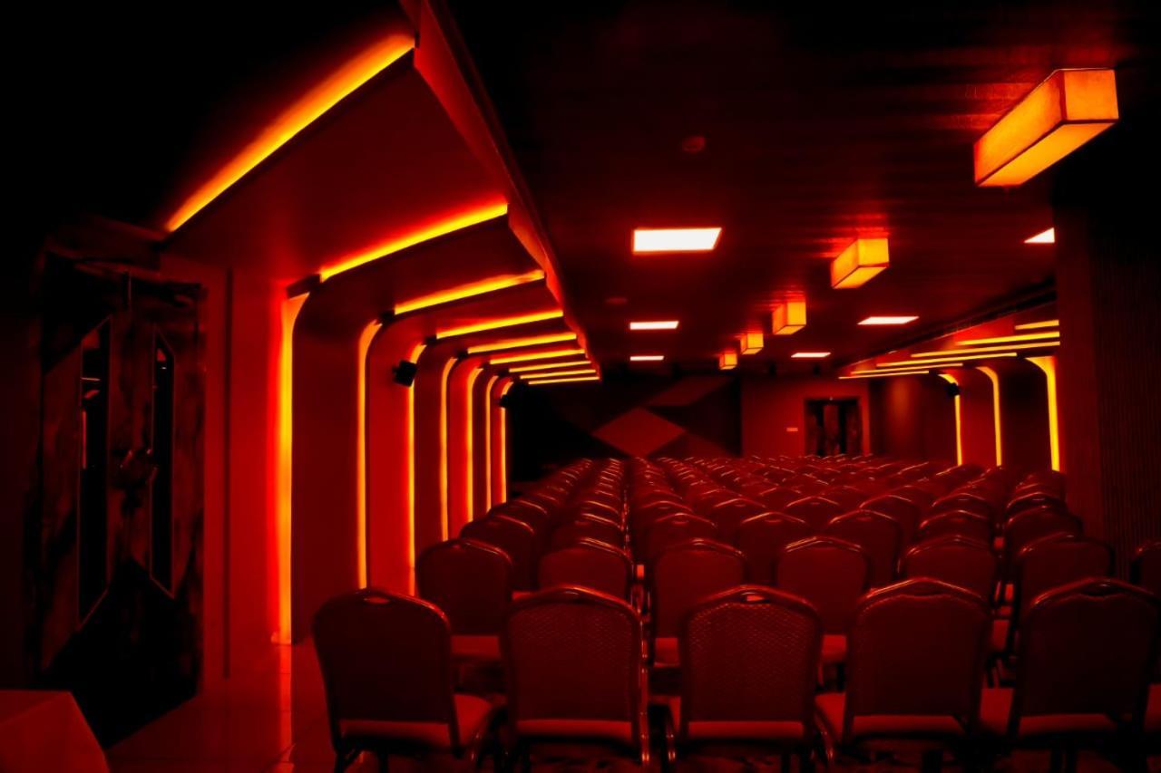 Hotel New York Square Kottayam Bagian luar foto